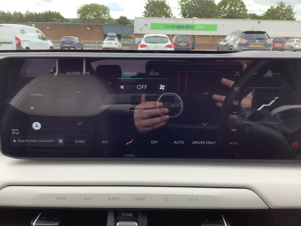 Kia EV4 81.4Kwh Air Hatchback 201 Bhp White #36