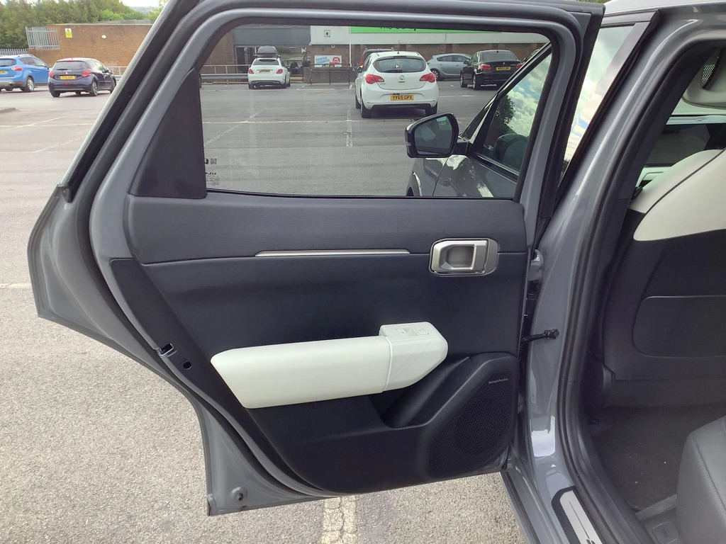 Kia EV4 81.4Kwh Air Hatchback 201 Bhp White #27