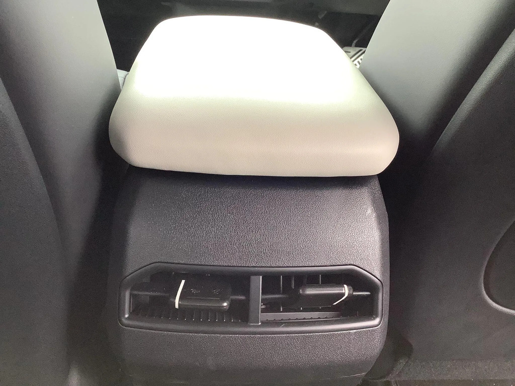 Kia EV4 81.4Kwh Air Hatchback 201 Bhp White #22