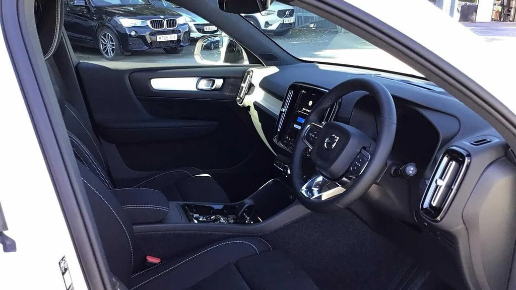 Volvo XC40 2.0 B3p Plus Dark #3