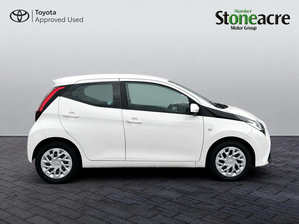 Toyota Aygo 1.0 Vvt-i X-play #2
