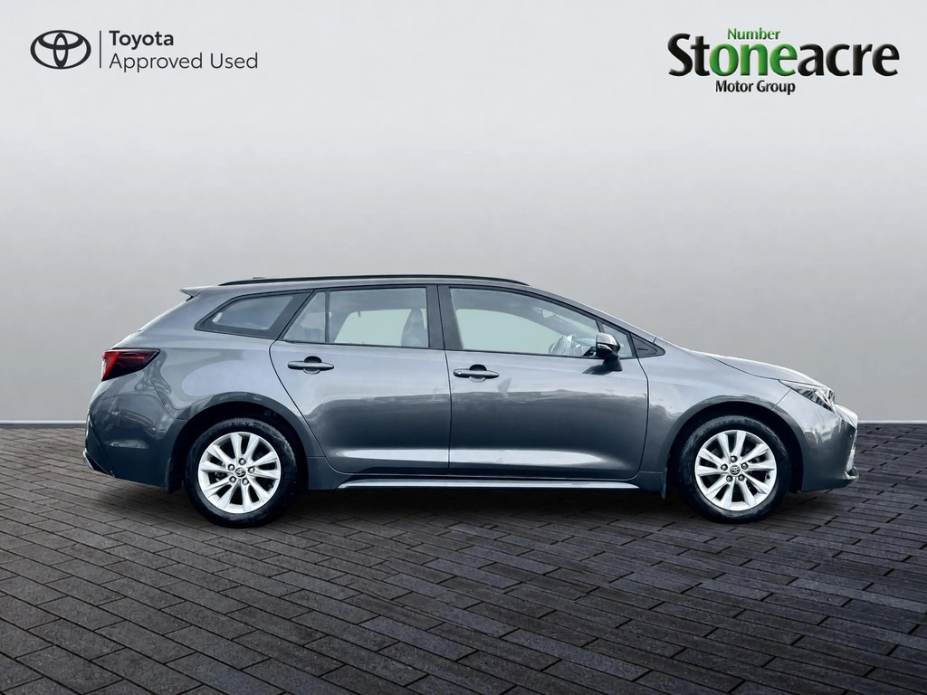 Toyota Corolla 1.8 Hybrid Icon  #2