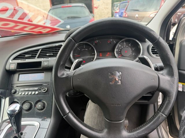 Peugeot 3008 1.6 E Black #2