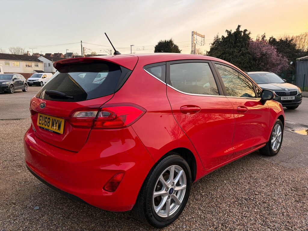 Ford Fiesta 1.1 Ti-vct Zetec Hatchback Euro Red #2