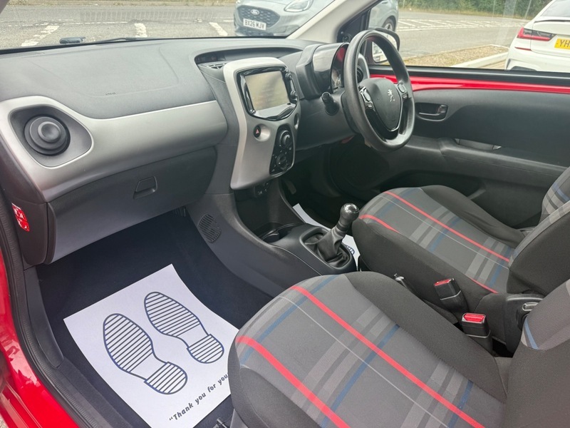 Peugeot 108 1.0 Active Red #9