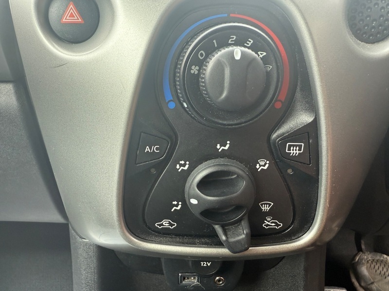 Peugeot 108 1.0 Active Red #22