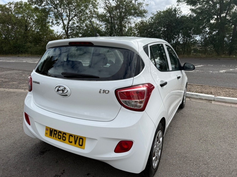 Hyundai I10 S Blue Drive White #6