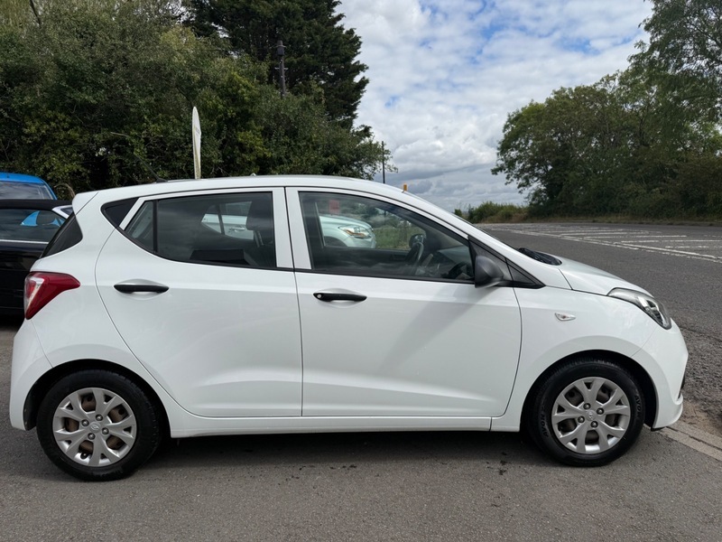 Hyundai I10 S Blue Drive White #4