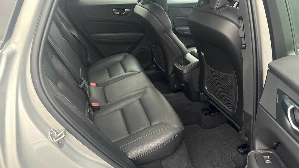 Volvo XC60 Momentum, B4 Awd Mild Hybrid Silver #6