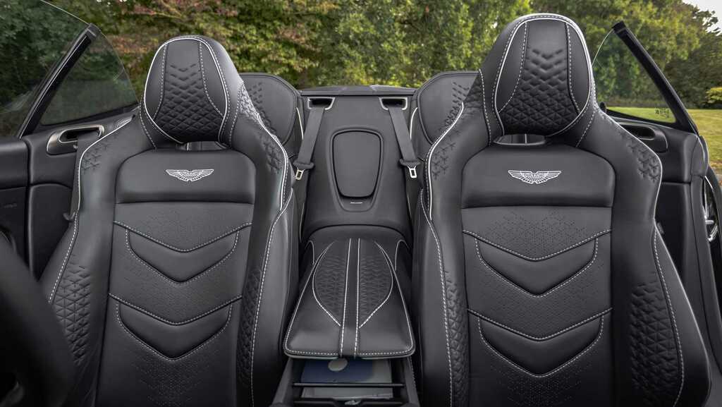 Aston Martin DBS Dbs Superleggera V12 Black #31