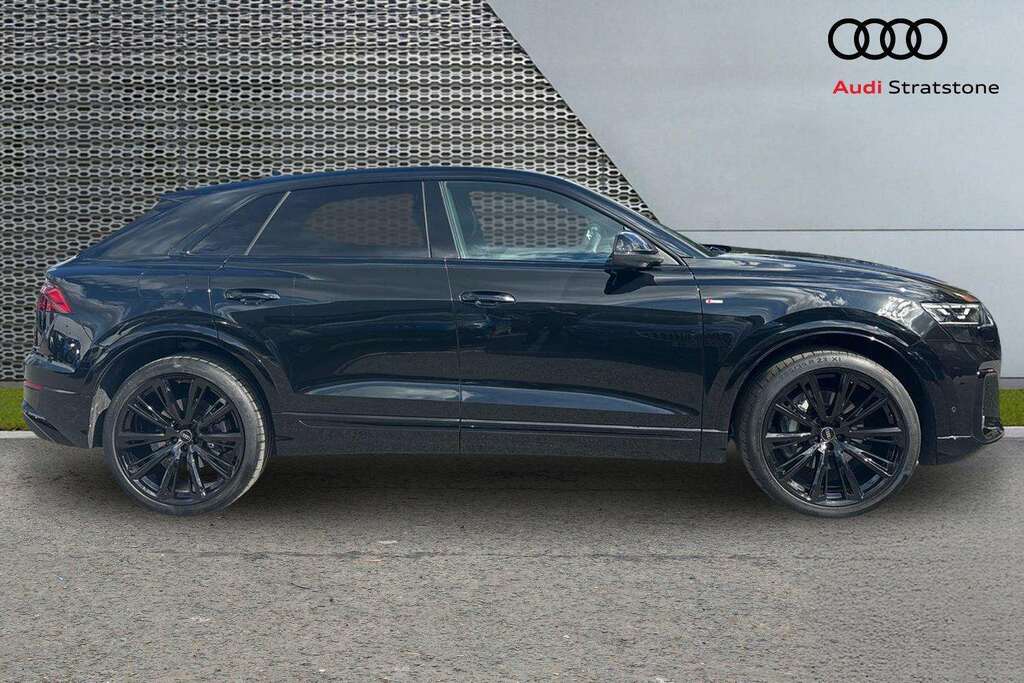 Audi Q8 55 Tfsi Quattro Black Edition Tiptronic 2025 Black #4