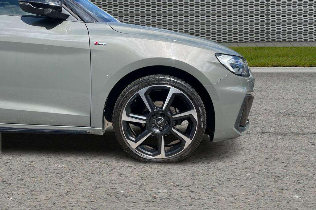 Audi A1 25 Tfsi Black Edition 2024 LO24EHP Grey #5