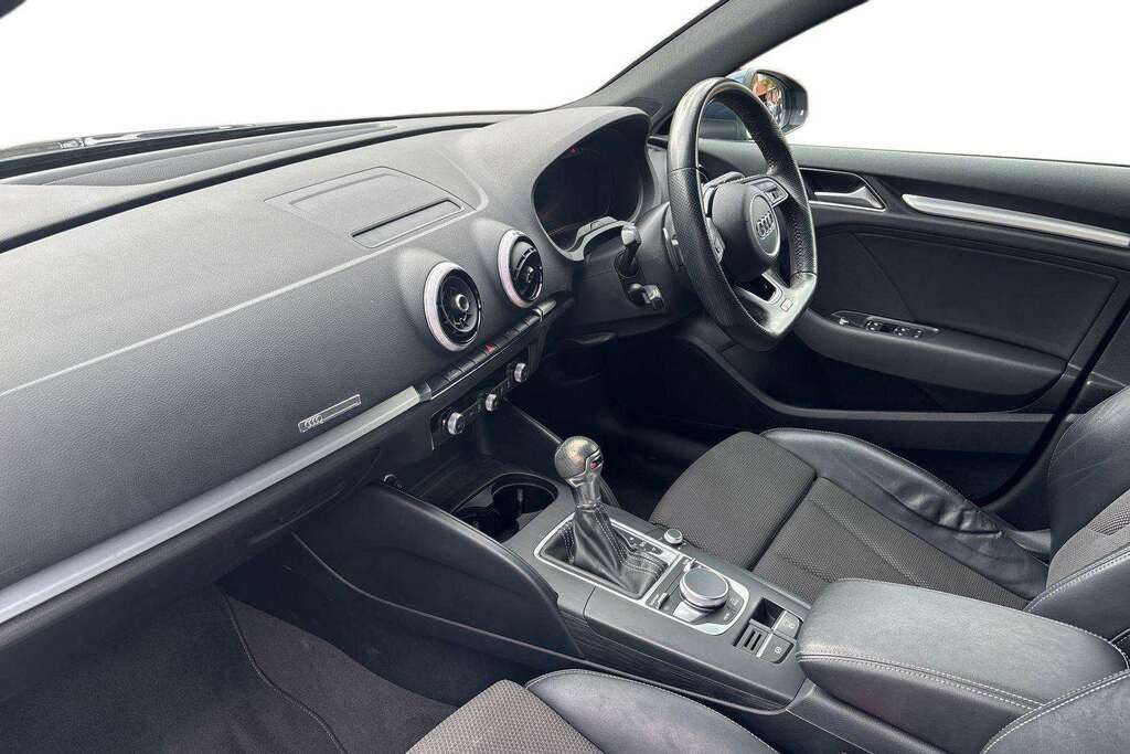 Audi A3 35 Tfsi S Line S Tronic 2019 GM19VVE Blue #2