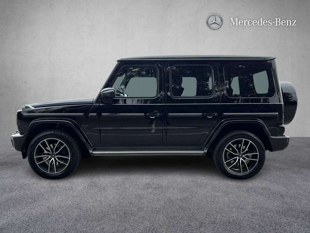 Mercedes-Benz G Class G450d Amg Line Premium Plus 9G-tronic 2025 Black #3