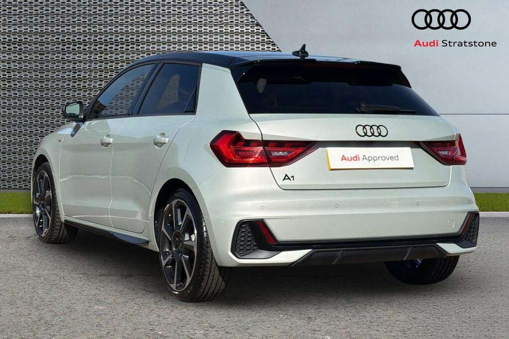 Audi A1 35 Tfsi Black Edition S Tronic 2024 OV74YFR Silver #3