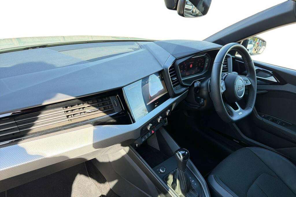 Audi A1 35 Tfsi Black Edition S Tronic 2024 OV74YFR Silver #2