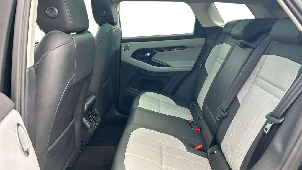 Land Rover Range Rover Evoque 1.5 P300e Dynamic Hse 2023 Black #4