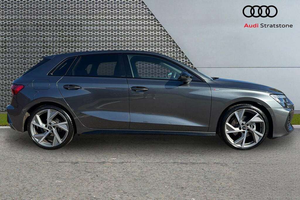 Audi A3 35 Tfsi Black Edition S Tronic 2025 FG25EAJ Grey #4