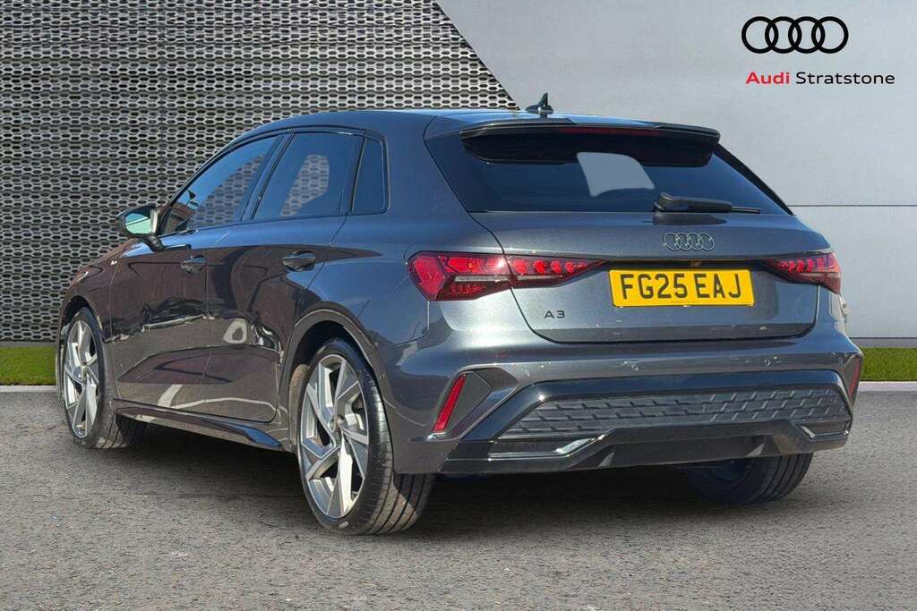 Audi A3 35 Tfsi Black Edition S Tronic 2025 FG25EAJ Grey #3