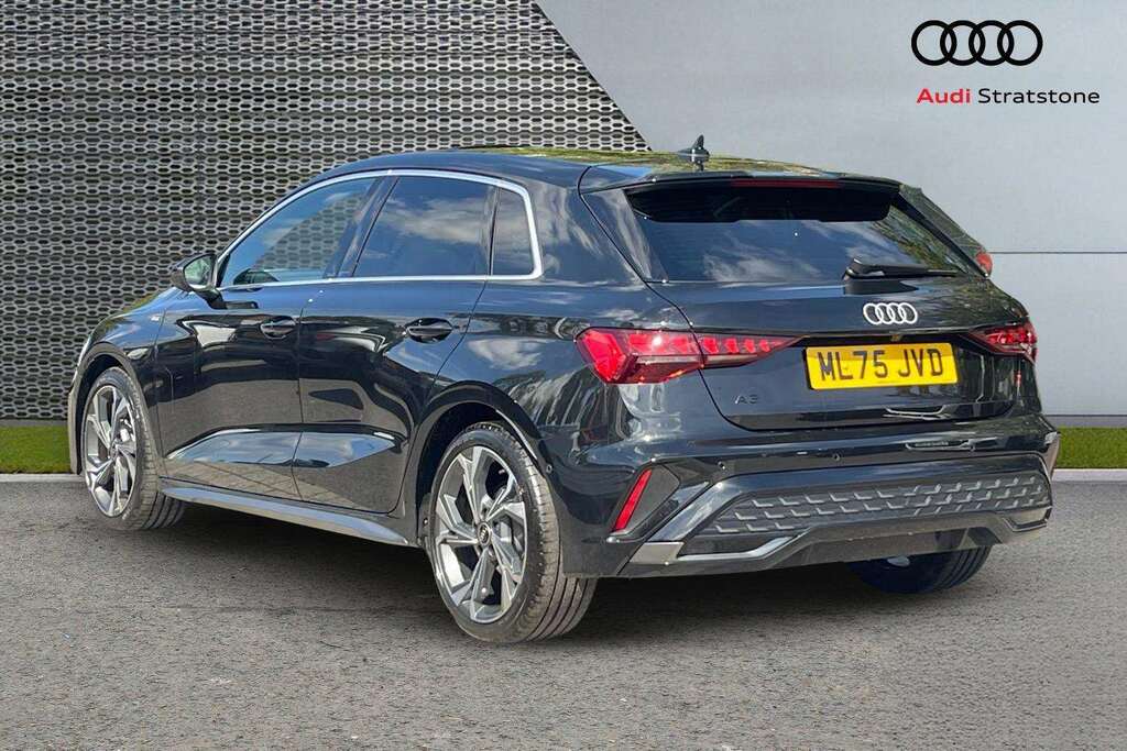 Audi A3 1.5 Tfsi 150 S Line S Tronic 2025 Black #3