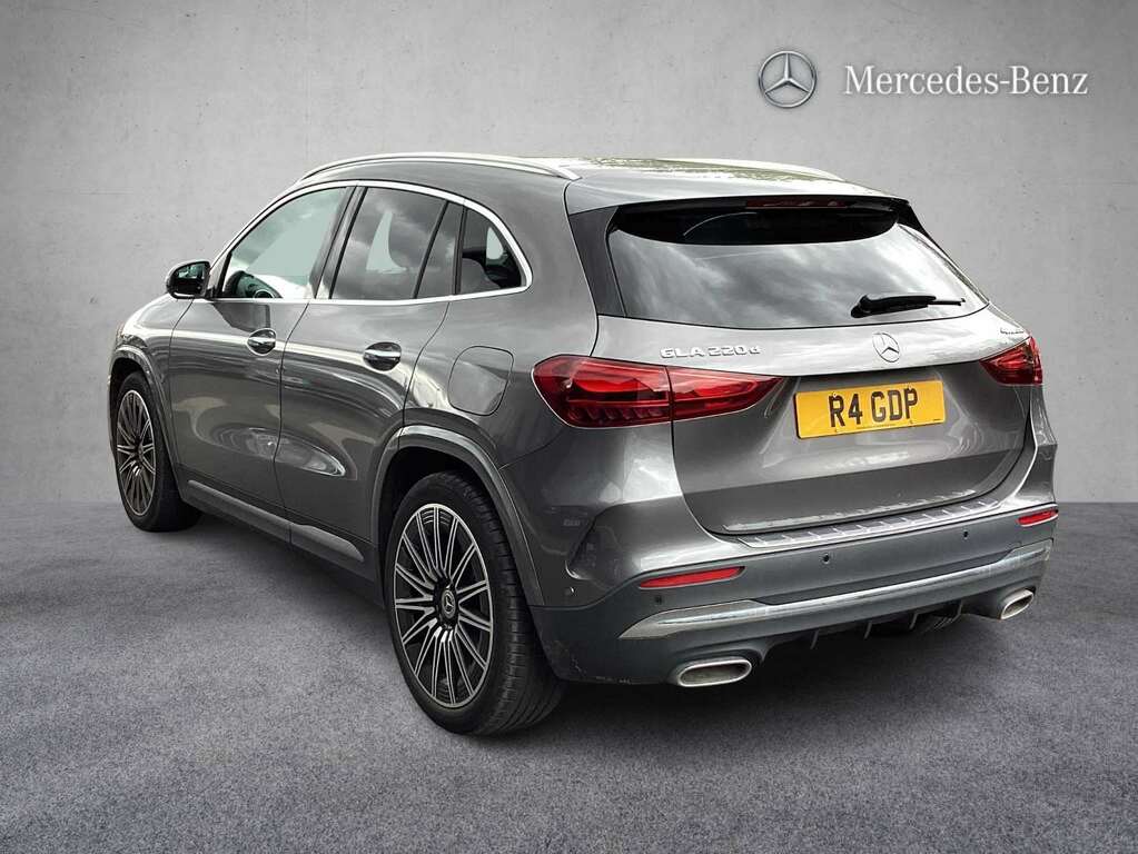 Mercedes-Benz GLA Class Amg Line Black #2