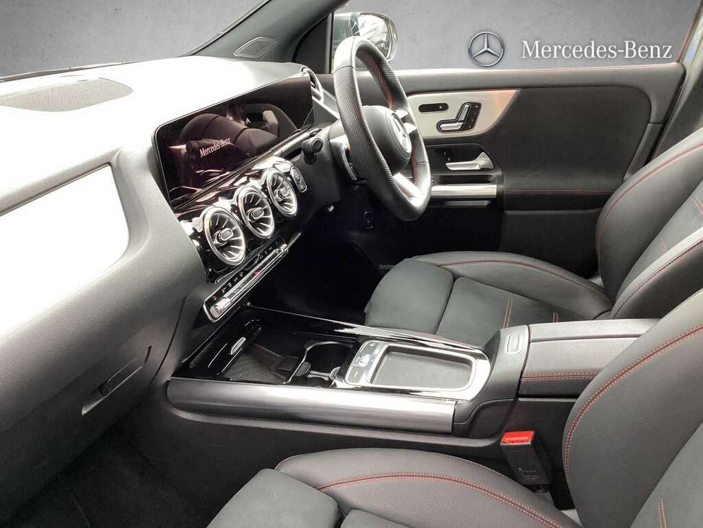 Mercedes-Benz GLA Class 220D 4Matic Amg Line Premium Plus 2024 Grey #5