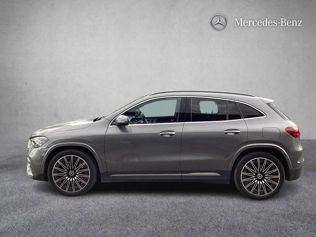 Mercedes-Benz GLA Class Amg Line Black #3