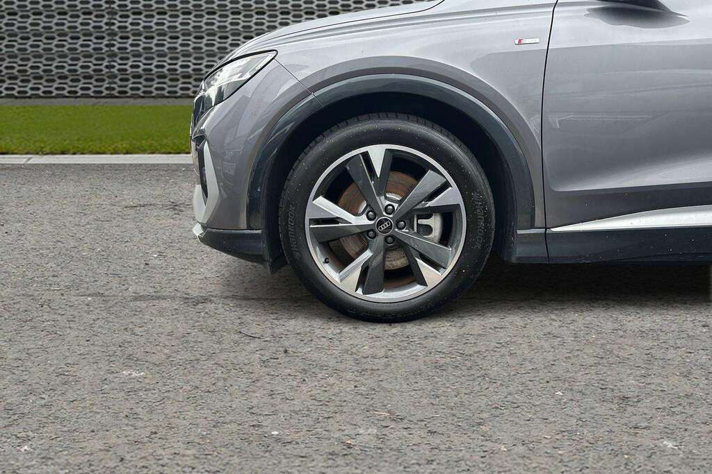 Audi Q4 E Tron Black Edition Blue #9