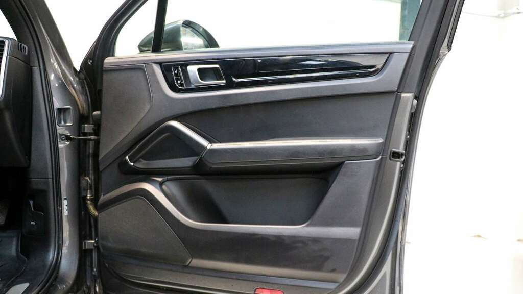 Porsche Cayenne V6 Auto Black #28