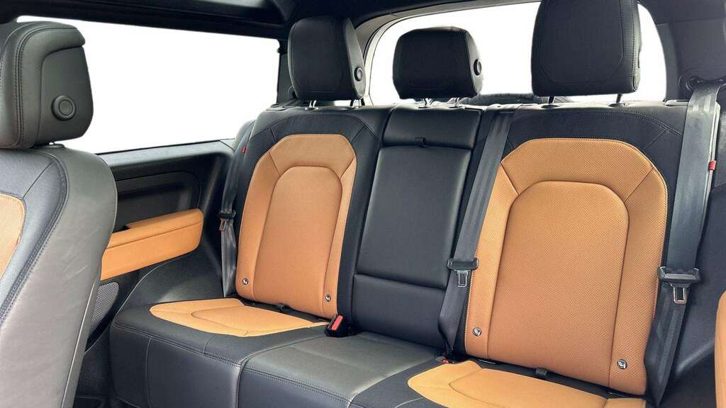 Land Rover Defender 90 3.0 D250 X-dynamic Hse 90 2024 White #4
