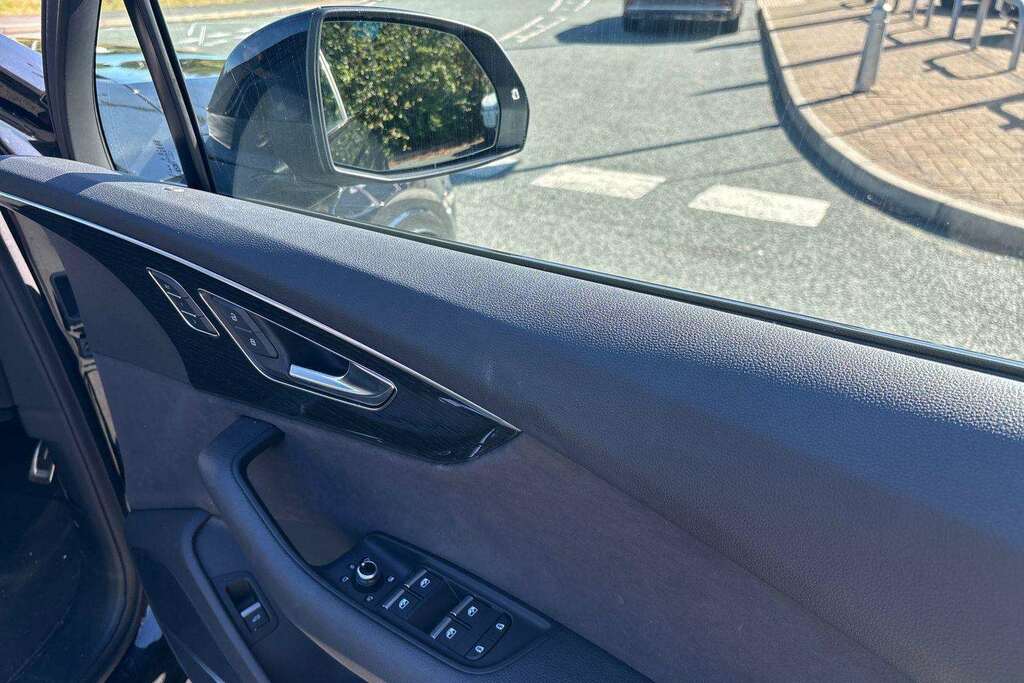 Audi Q7 Black Edition Black #14