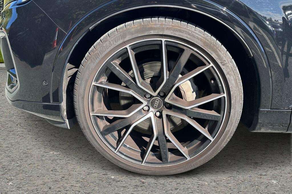 Audi Q7 Black Edition Black #11