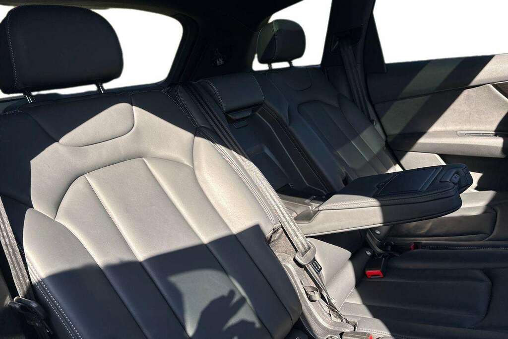 Audi Q7 Black Edition Black #22