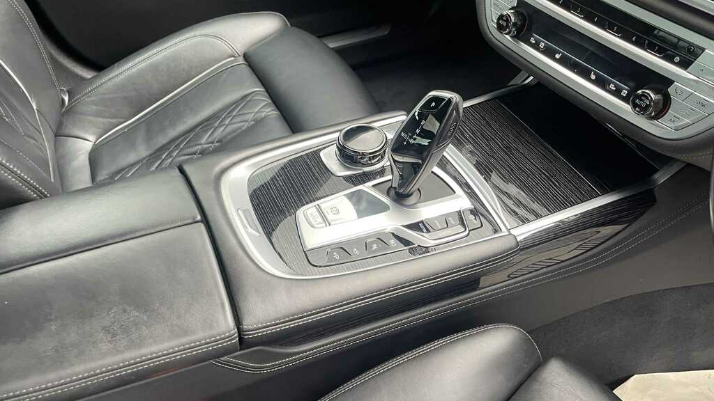BMW 7 Series  Black #8