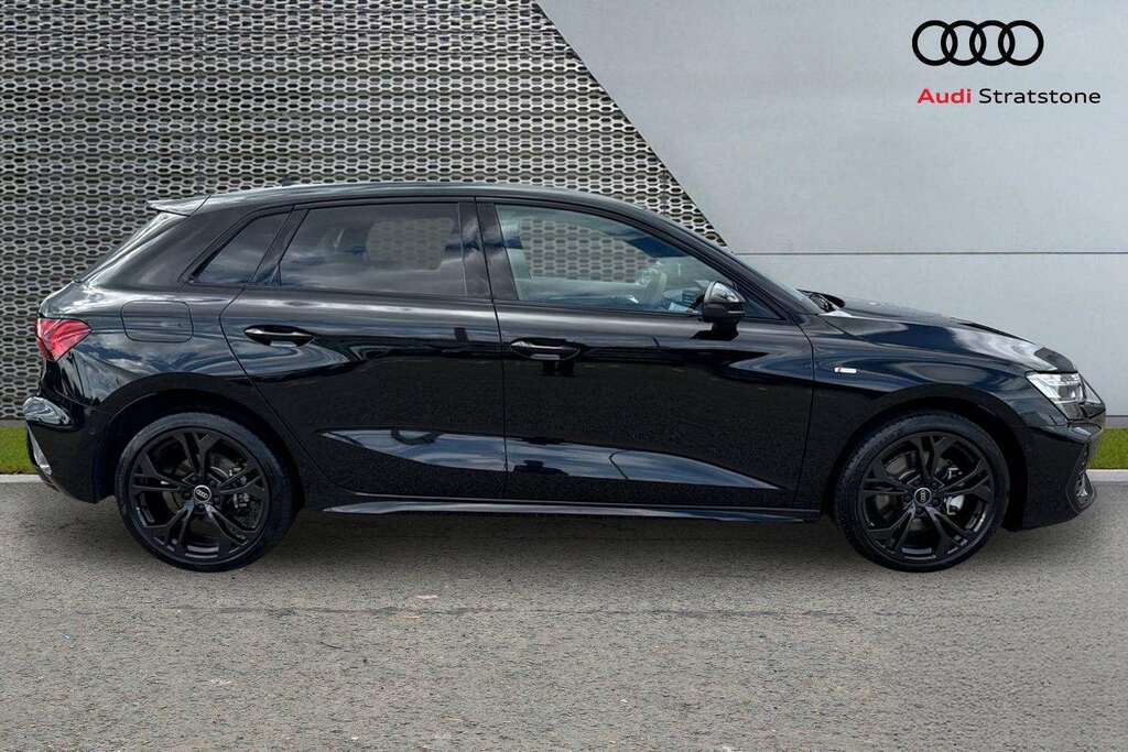 Audi A3 1.5 Tfsi E 204 Black Edition S Tronic 2026 BG26JVL Black #4