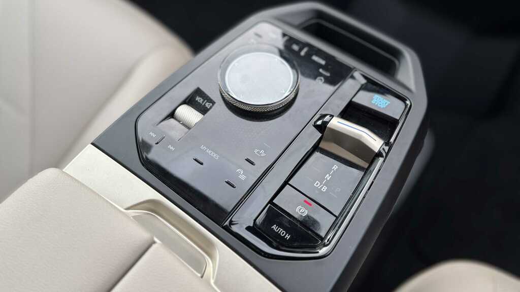 BMW iX M Sport Grey #8