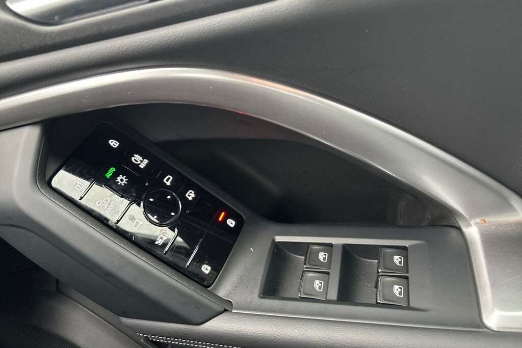 Audi Q5 Hybrid Black #14