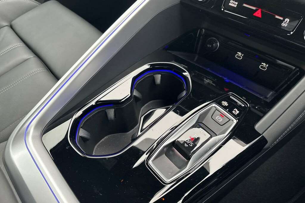 Audi Q5 Hybrid Black #15