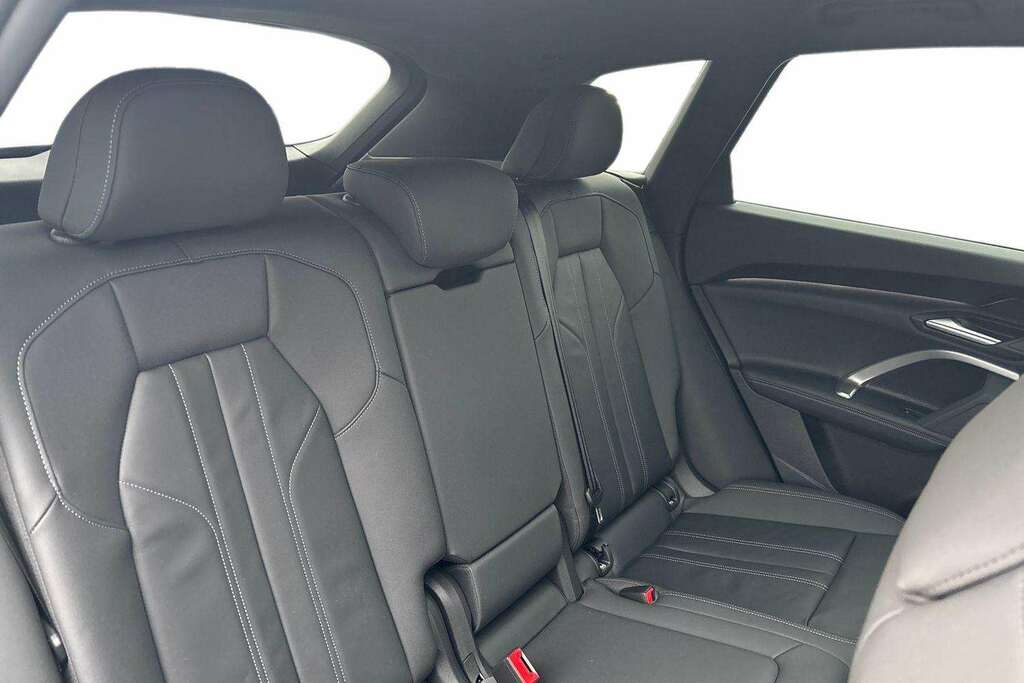 Audi Q5 Hybrid Black #22
