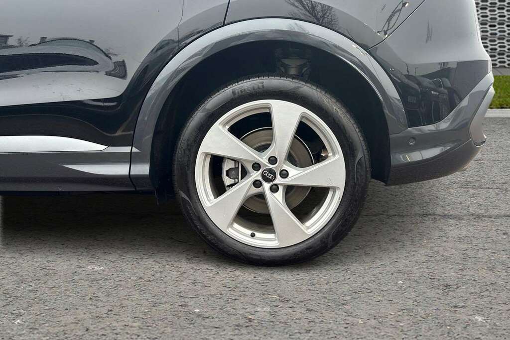 Audi Q5 Hybrid Black #9
