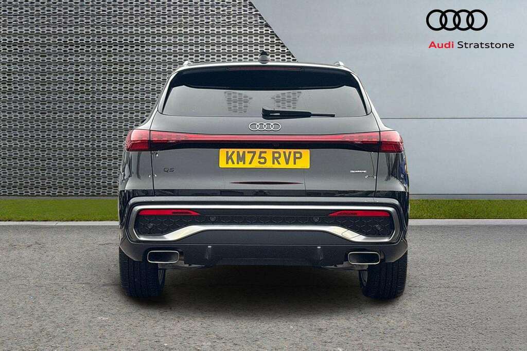Audi Q5 Hybrid Black #7
