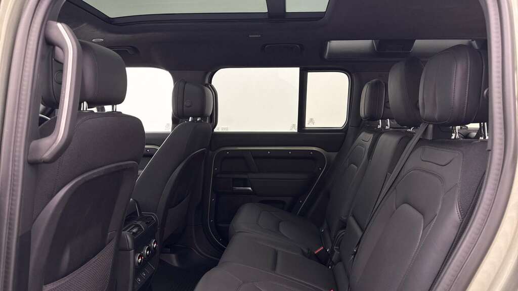 Land Rover Defender 110 3.0 D350 X 110 7 Seat 2025 Green #4