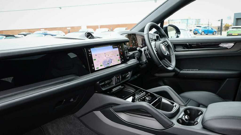 Porsche Cayenne E-hybrid Coupe Black Edition 2025 Black #3
