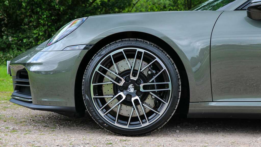 Porsche 911 Carrera 4S 2026 Green #6