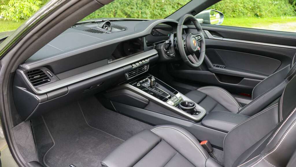 Porsche 911 Carrera 4S 2026 Green #5