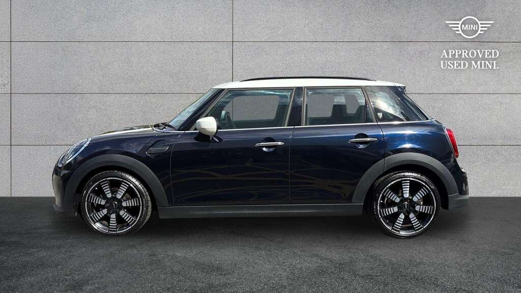 Mini Hatch 1.5 Cooper Exclusive Premium 2023 KW72NWP Black #4