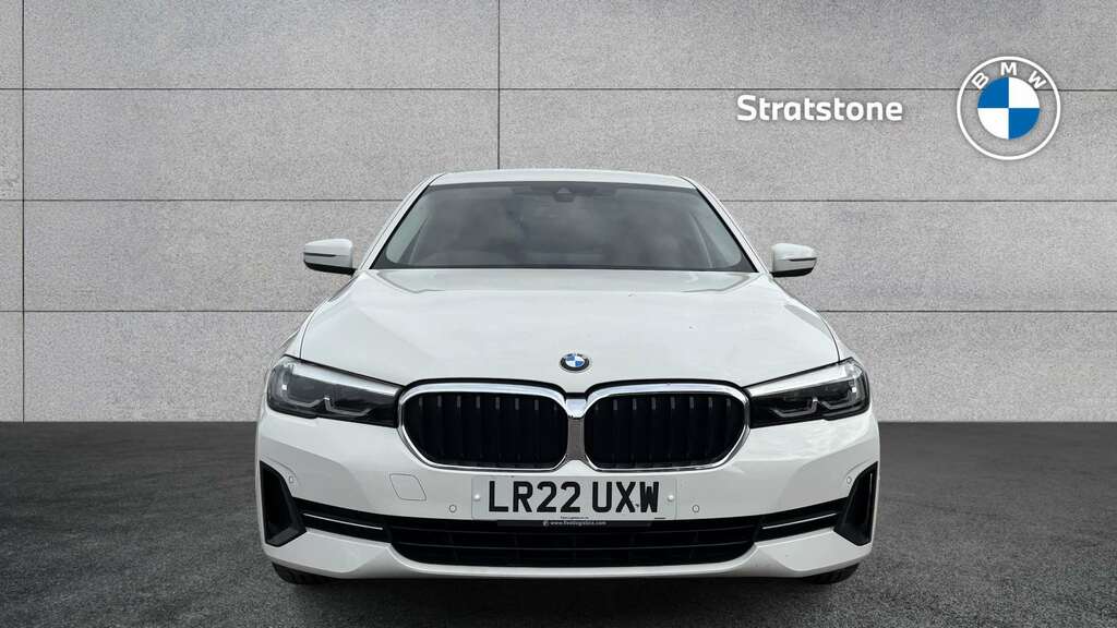 BMW 5 Series 520D Mht Se Step 2022 White #5
