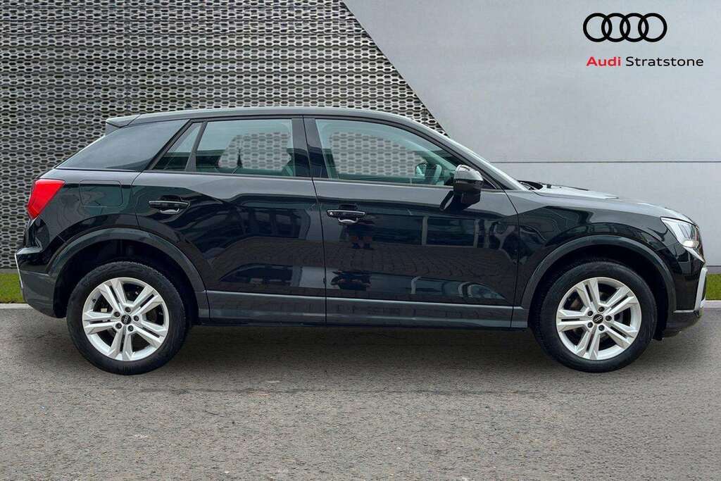 Audi Q2 35 Tfsi Sport S Tronic 2023 Black #4