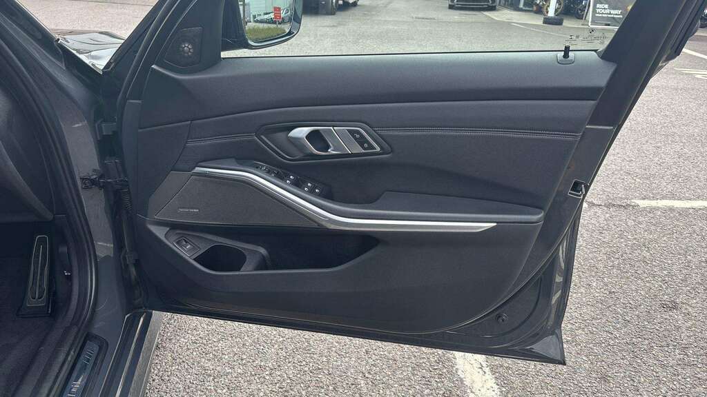 BMW 3 Series 330E Se Pro Step Black #26