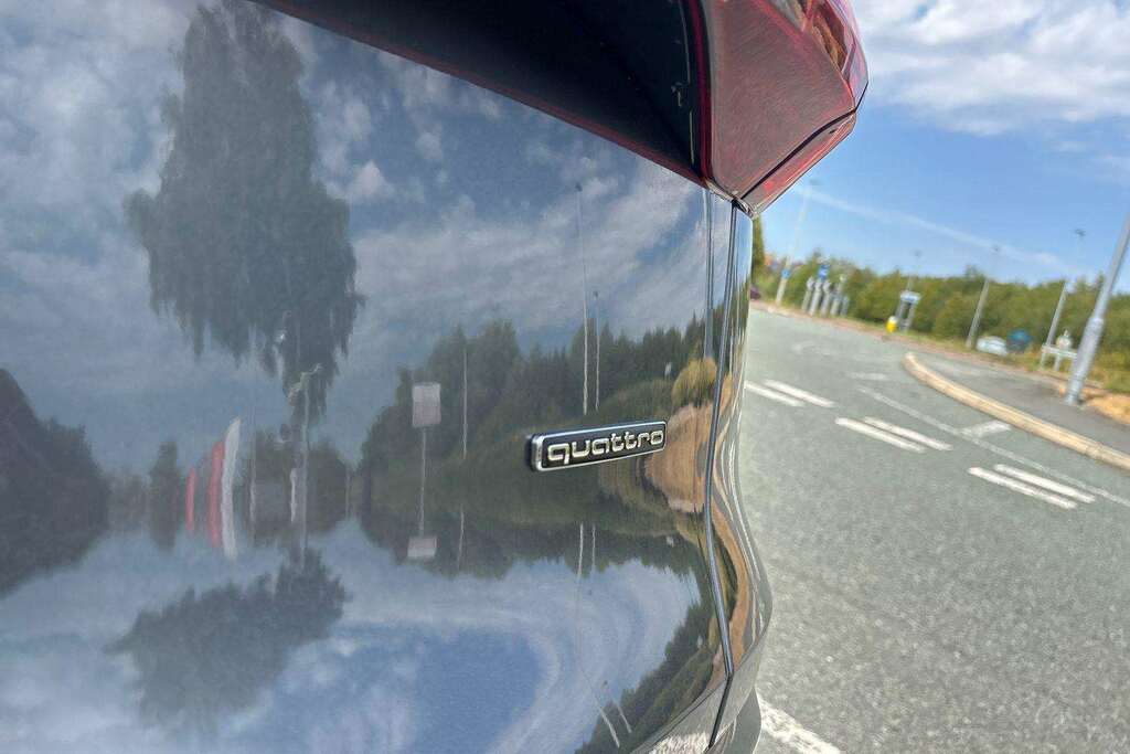 Audi Q5 S Line Black #12